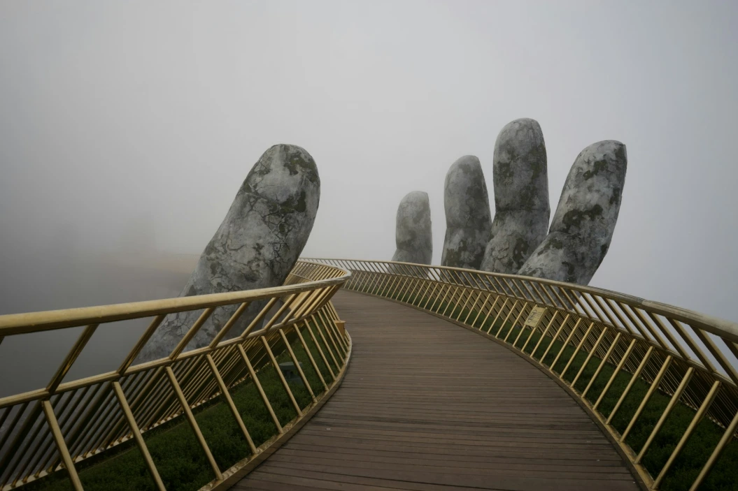 close-up photography of railings